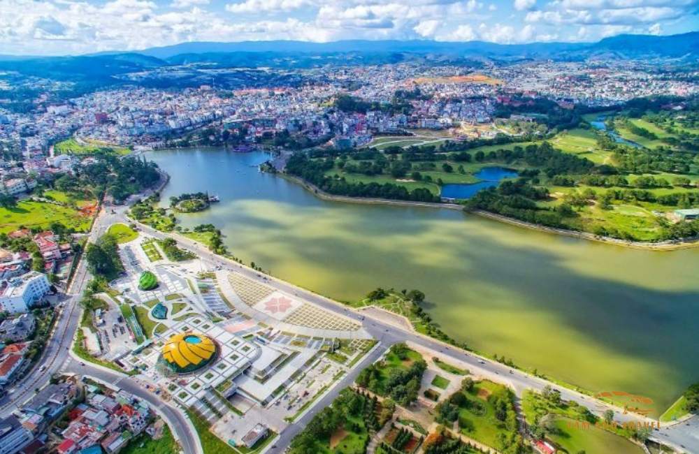 Chụp cháy máy tại nhà thờ Domaine De Marie, màu hồng mộng mơ