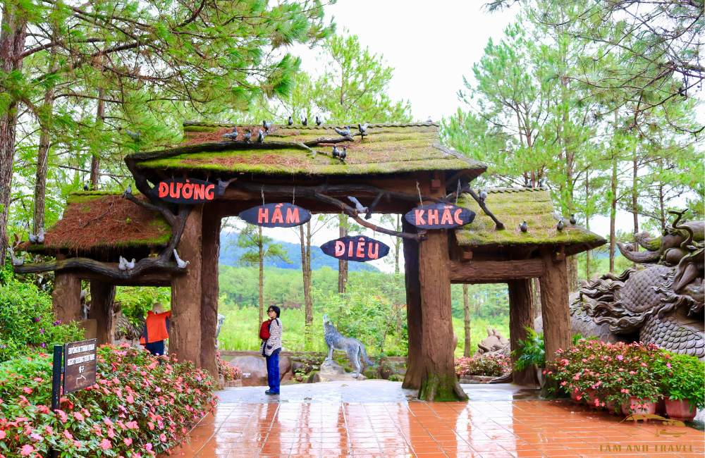 Review Đường Hầm Điêu Khắc - Làng Đất Sét Đà Lạt