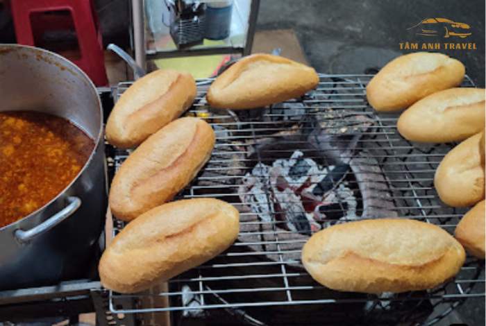 9 quán bánh mì xíu mại Đà Lạt ngon chuẩn vị được dân bản địa mách bảo
