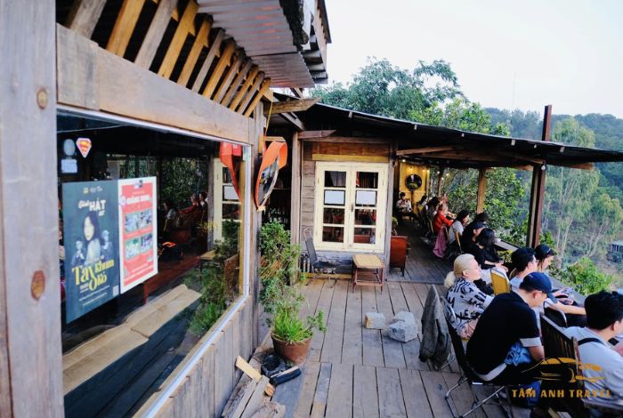 TOP 6 quán cafe view đẹp Đà Lạt ngắm trọn thành phố ngàn thông