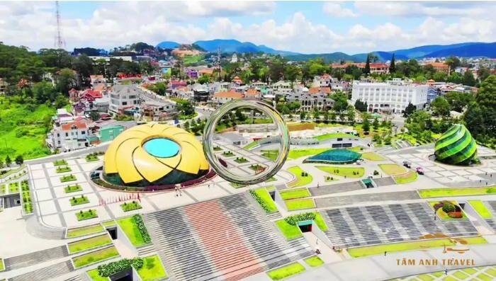Quảng trường Lâm Viên - điểm check-in HOT nhất Đà Lạt