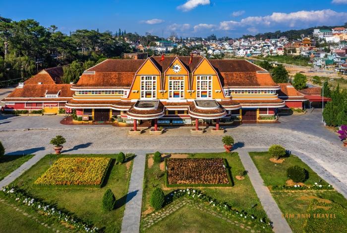 Ngỡ ngàng trước vẻ đẹp cổ kính của Ga Đà Lạt