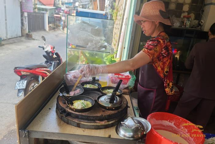 Top 8 Quán Bánh Xèo Đà Lạt Ngon Nhất Bạn Không Thể Bỏ