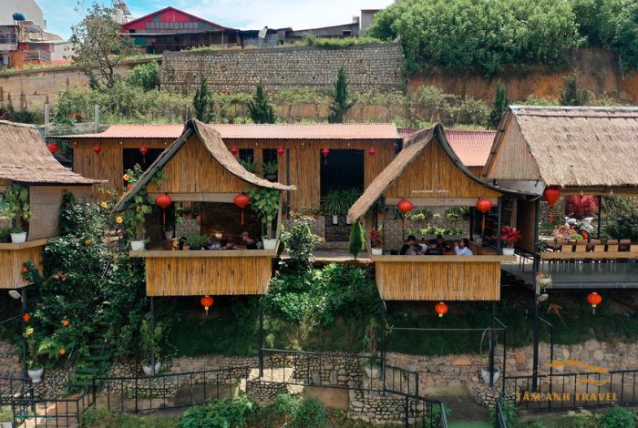 An Sơn Hồ Đà Lạt: nhà hàng phong cách cổ trấn độc đáo