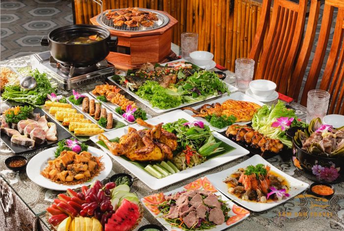 An Sơn Hồ Đà Lạt: nhà hàng phong cách cổ trấn độc đáo