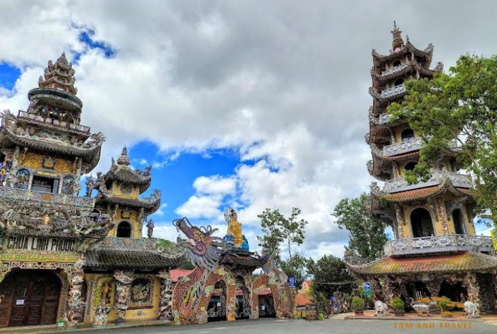 Chùa Ve Chai Đà Lạt