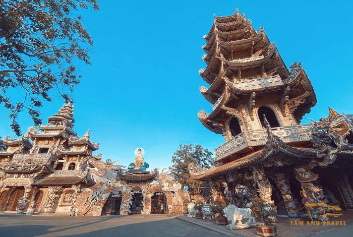 Chùa Ve Chai Đà Lạt