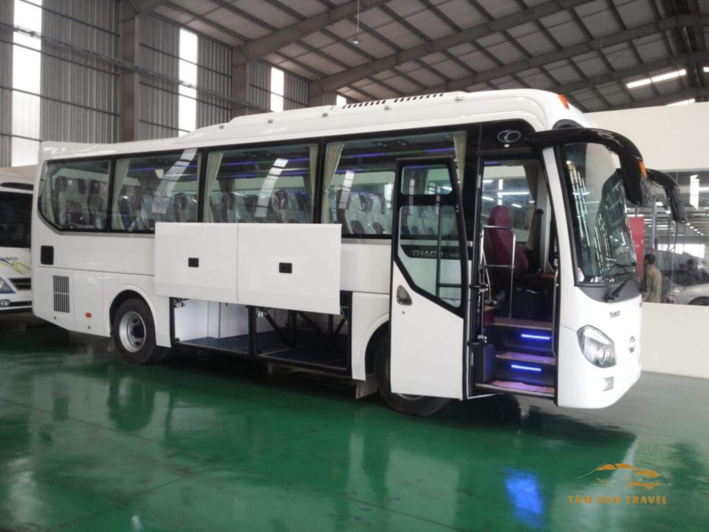 Thuê xe 35 chỗ Đà Lạt có cốp xe rộng rãi, thoải mái để hành lý và đồ đạc cá nhân