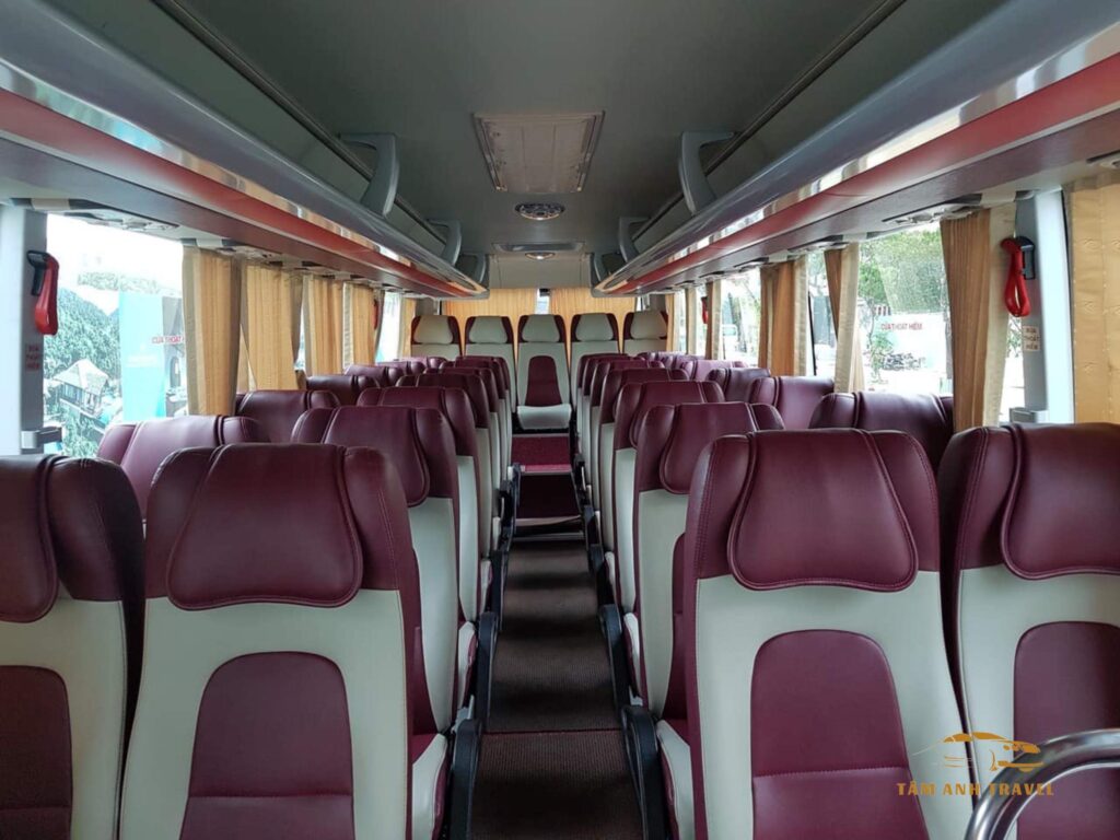 Thuê xe 35 chỗ Đà Lạt, các dòng xe được trang bị đầy đủ tiện ích phục vụ hành khách