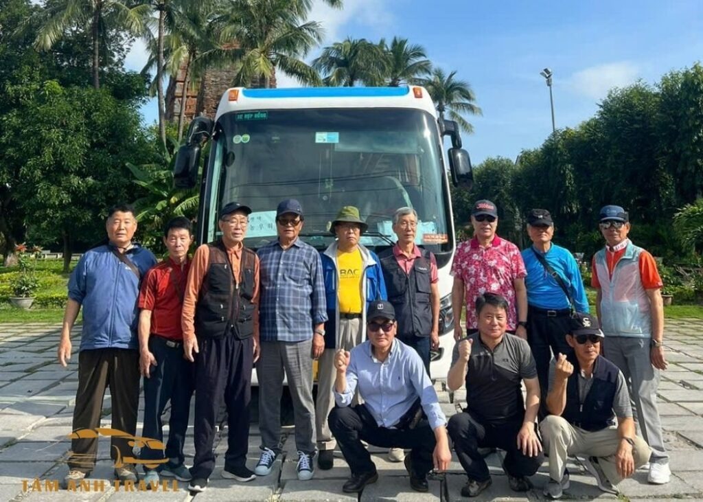 Thuê xe 35 chỗ Đà Lạt có cốp xe rộng rãi, thoải mái để hành lý và đồ đạc cá nhân