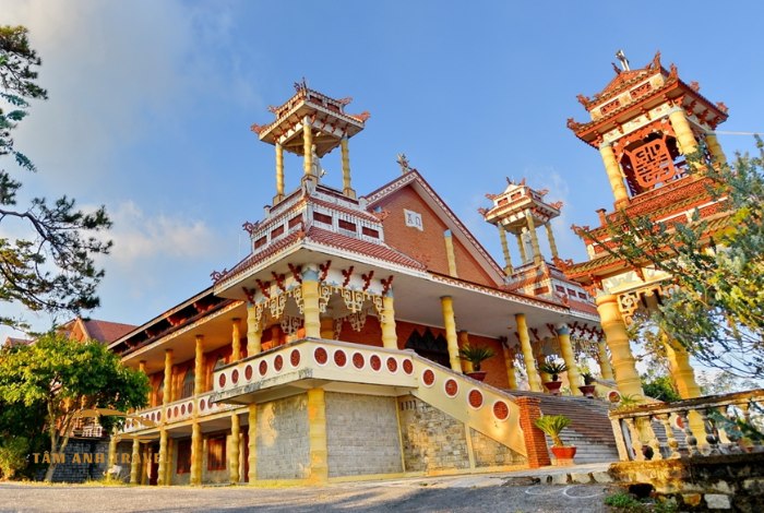 Nhà thờ Đà Lạt nổi tiếng với thiết kế độc đáo