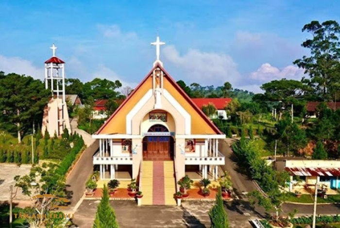 Nhà thờ Đà Lạt nổi tiếng với thiết kế độc đáo