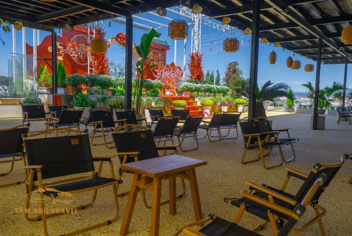 Ghé Dalat Golf Cafe thưởng thức cafe ngắm view toàn thành phố