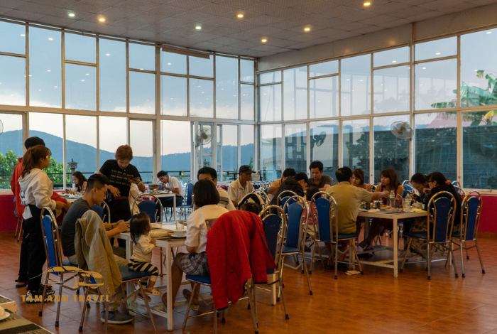 Đến nhà hàng Trên Đỉnh Đồi Trăng thưởng thức ẩm thực phố núi
