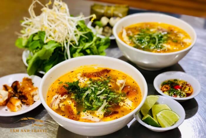 Review Bánh canh Xuân An ngon nhất Đà Lạt bán 30 năm