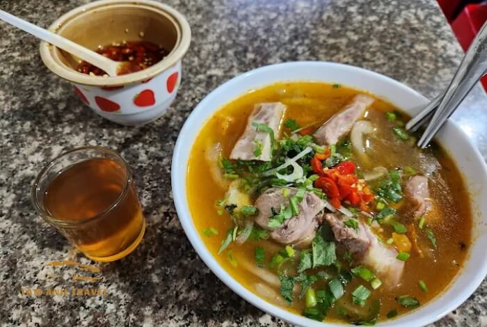 Review Bánh canh Xuân An ngon nhất Đà Lạt bán 30 năm