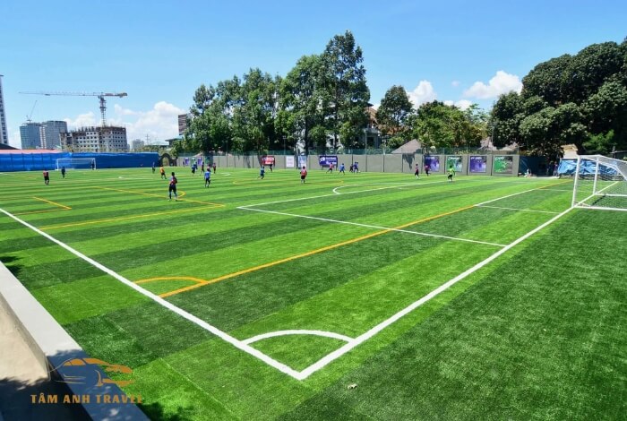 TOP 15 sân bóng Đà Lạt mặt cỏ đẹp lý tưởng đá giao lưu