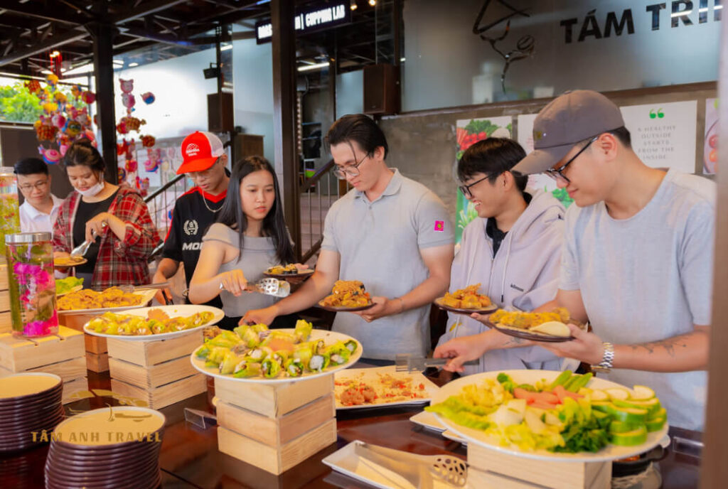 Đến Tám Trình Coffee thưởng thức cà phê và buffet chay