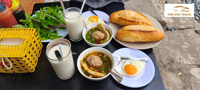 Quán bánh mì xíu mại Phương Đà Lạt