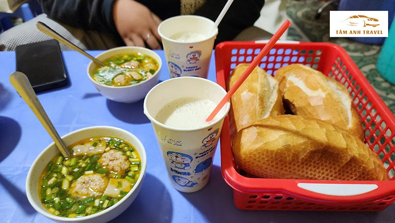 Quán bánh mì xíu mại Bé Linh Đà Lạt