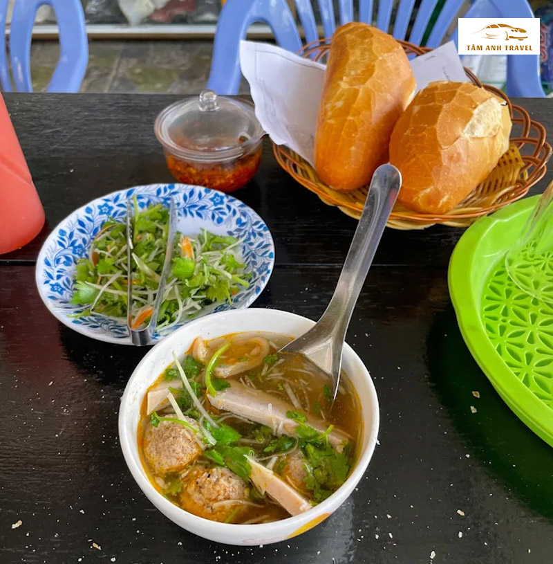 Quán bánh mì xíu mại chén Gia Phúc Đà Lạt