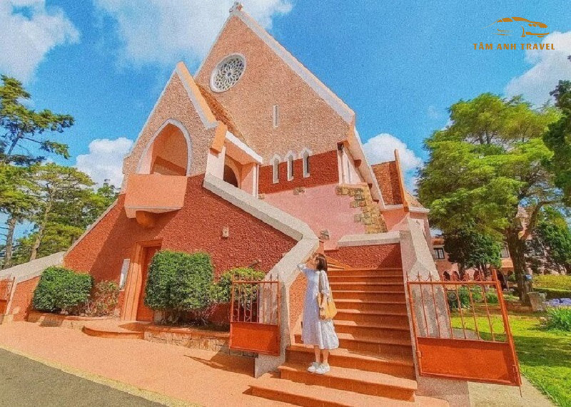 Góc check-in Nhà thờ Mai Anh Đà Lạt