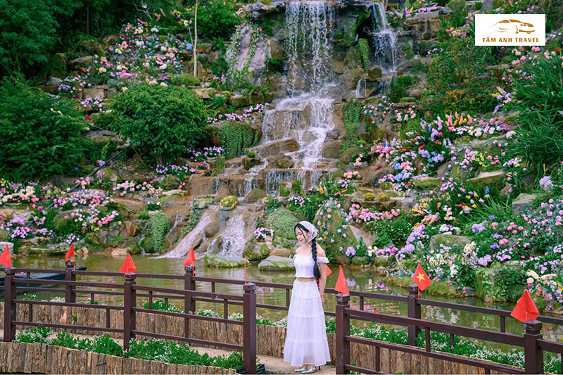 Thác tình nhân tại Pink Valley Đà Lạt