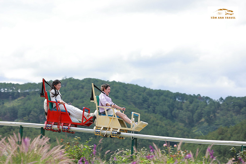 Trượt xe trên không tại Pink Valley Đà Lạt