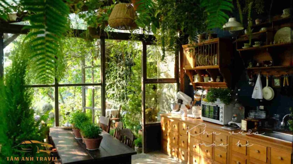Không gian quầy pha chế tại quán Cafe Khu vườn mùa hè