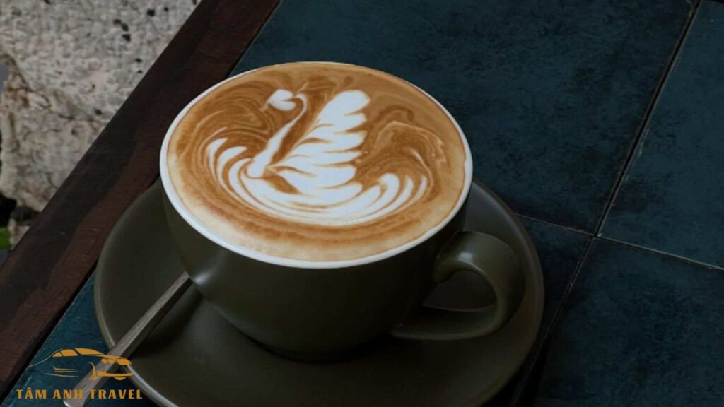 Đồ uống của quán Đậm Đà Lạt Coffee Roasters