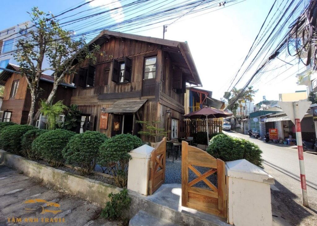 Tiệm Cà Phê Ô Cửa Mùa Đông
