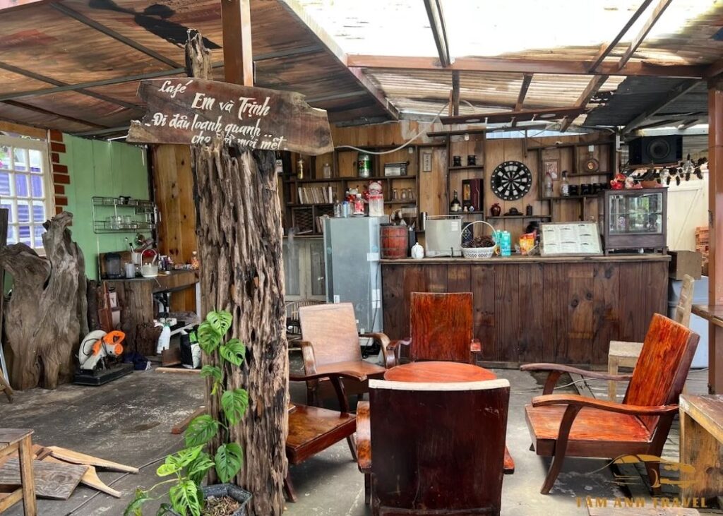 Quán Coffee Em và Trịnh