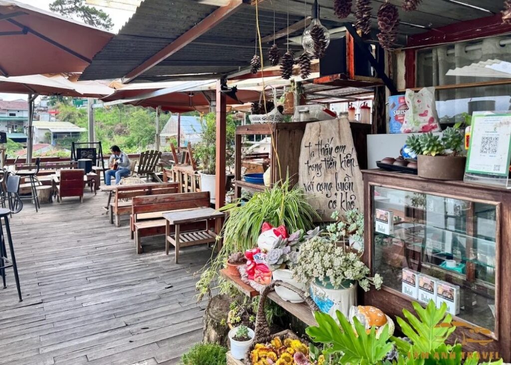 Quán Coffee Em và Trịnh