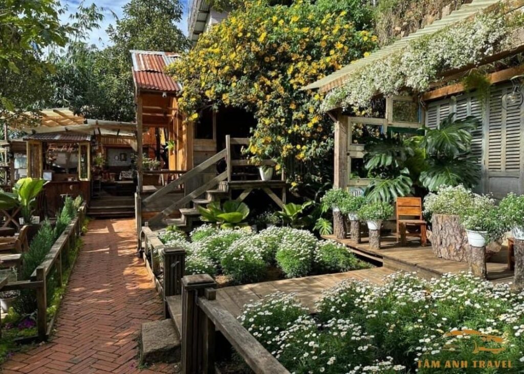 Tiệm cà phê Dốc Hồng
